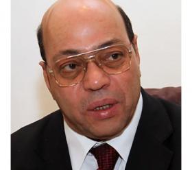 شاكر عبد الحميد